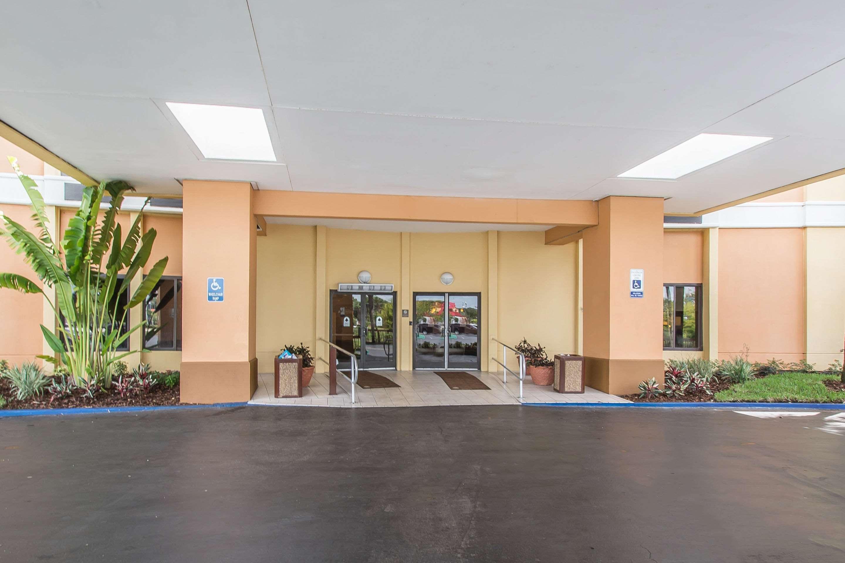 Comfort Inn & Suites Kissimmee By The Parks Four Corners Eksteriør billede