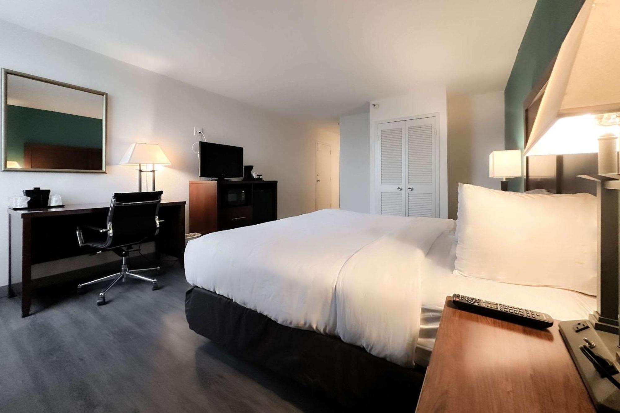 Comfort Inn & Suites Kissimmee By The Parks Four Corners Eksteriør billede